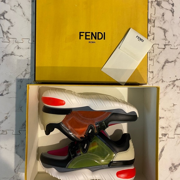 FENDI SNEAKERS - Picture 6 of 12